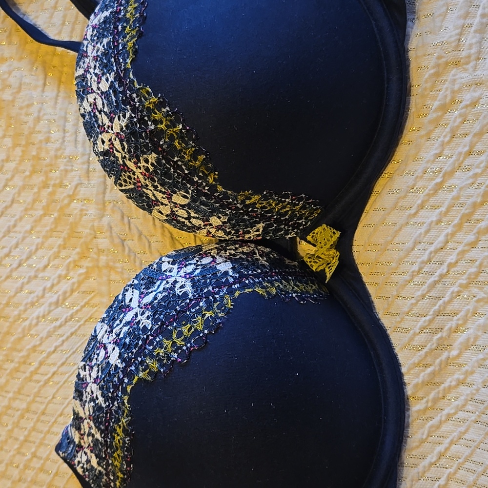 Victoria Secret Body By Victoria Bra 38B